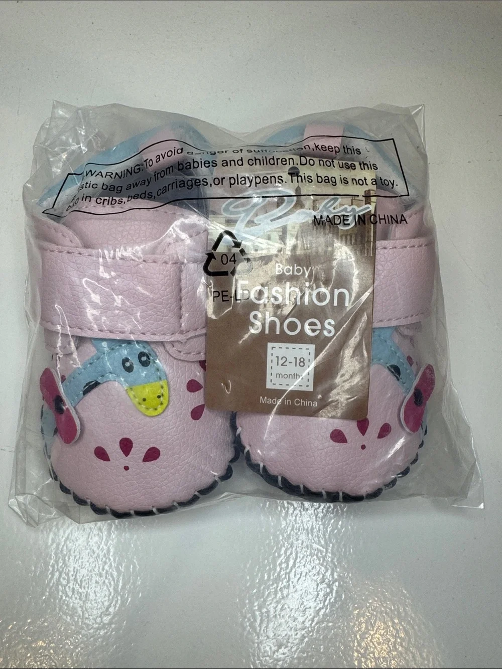 NWT girls pink giraffe baby shoes, faux leather Size 12-18 months, grip bottom